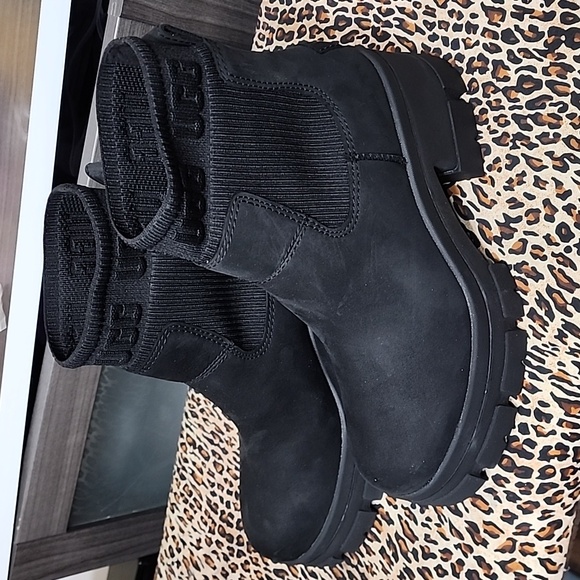 UGG BROOKLYN CHELSEA BLACK WATERPROOF PLATFORM BOOTS US 11 - Picture 1 of 5